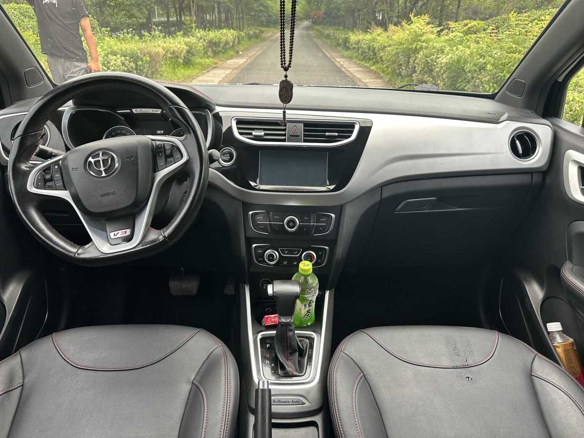 中華 V5  2016款 1.5T 自動(dòng)兩驅(qū)智能型圖片