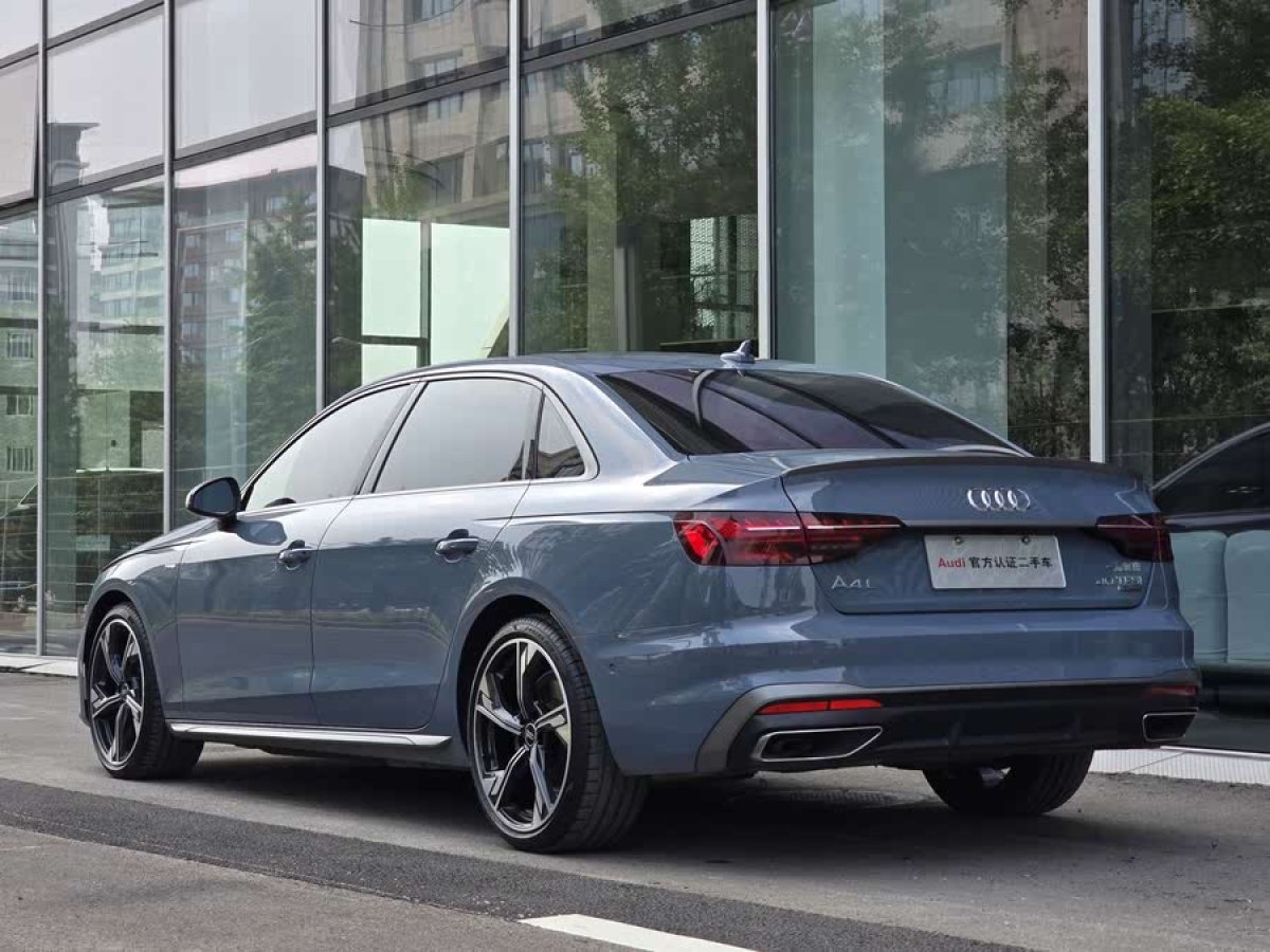 奧迪 奧迪A4L  2022款 40 TFSI quattro RS套件燃速型圖片