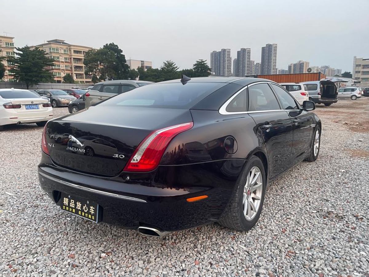 捷豹 XJ  2014款 XJL 3.0 SC 兩驅(qū)全景商務(wù)版圖片