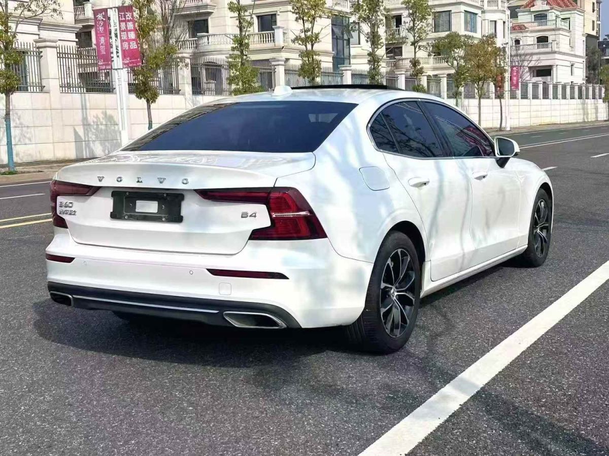 沃爾沃 S60L  2022款 B3 智行豪華版圖片