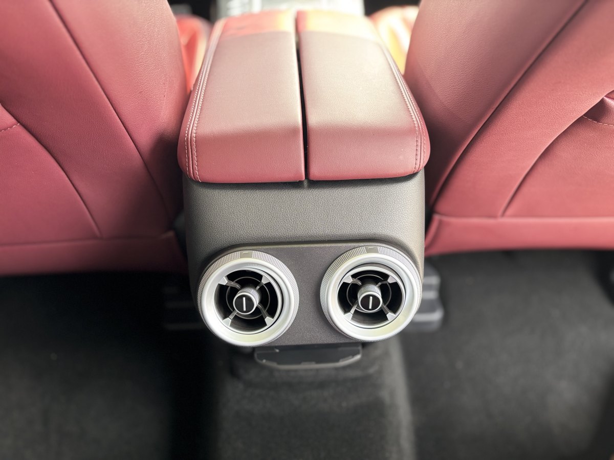 WEY VV7  2019款  升級(jí)款 2.0T 超豪型 國(guó)VI圖片