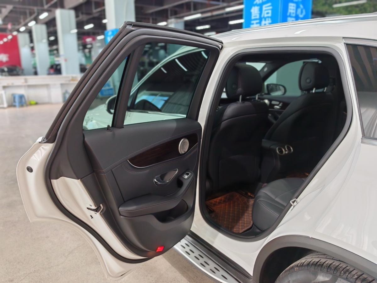 奔馳 奔馳GLC  2019款 GLC 260 4MATIC 動(dòng)感型圖片