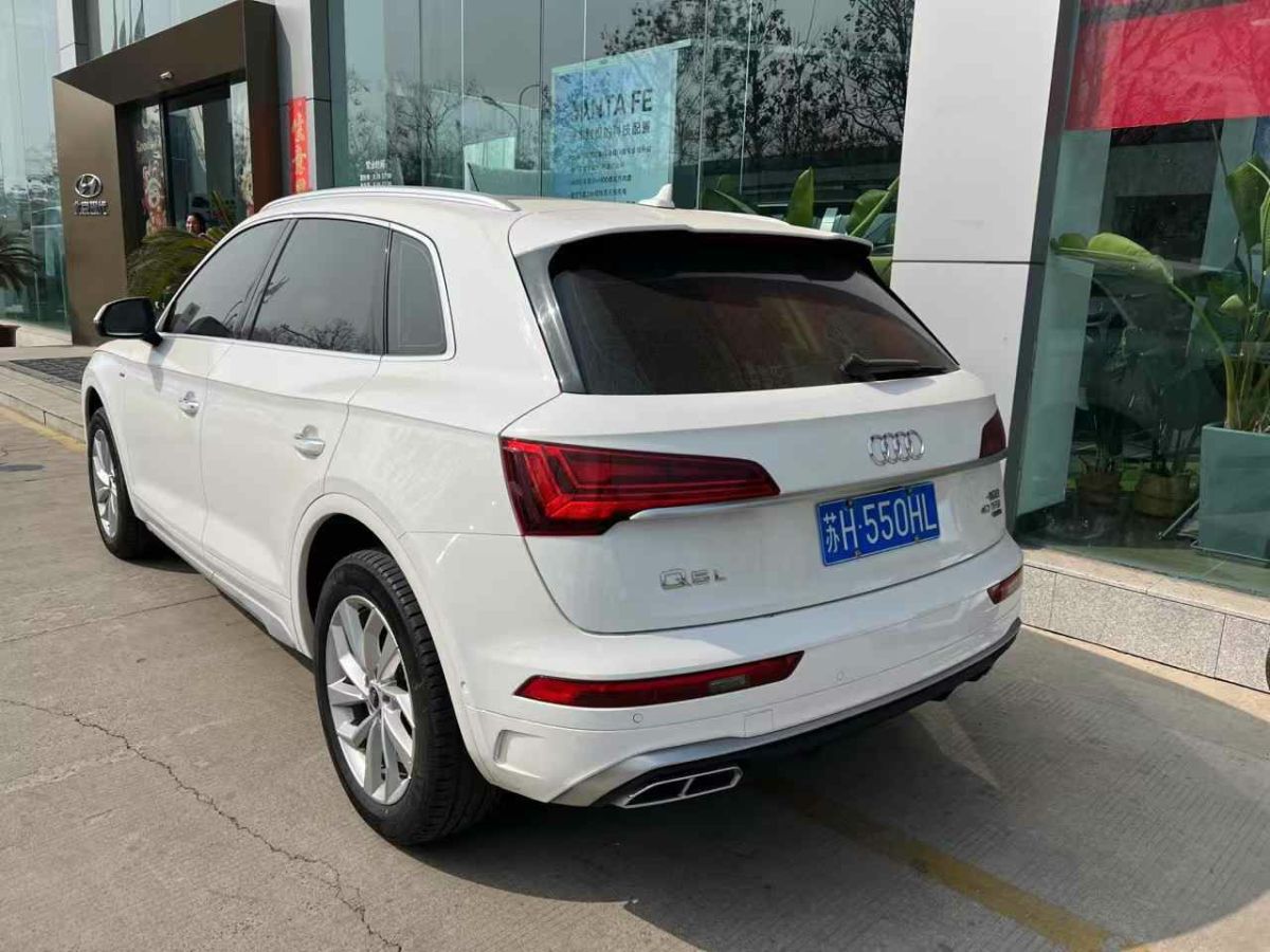 奧迪 奧迪Q5 e-tron  2022款 40 e-tron 星耀型 機(jī)甲套裝圖片