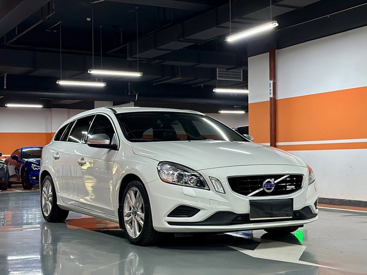 沃爾沃 V60  2012款 T6 AWD 運(yùn)動(dòng)版圖片