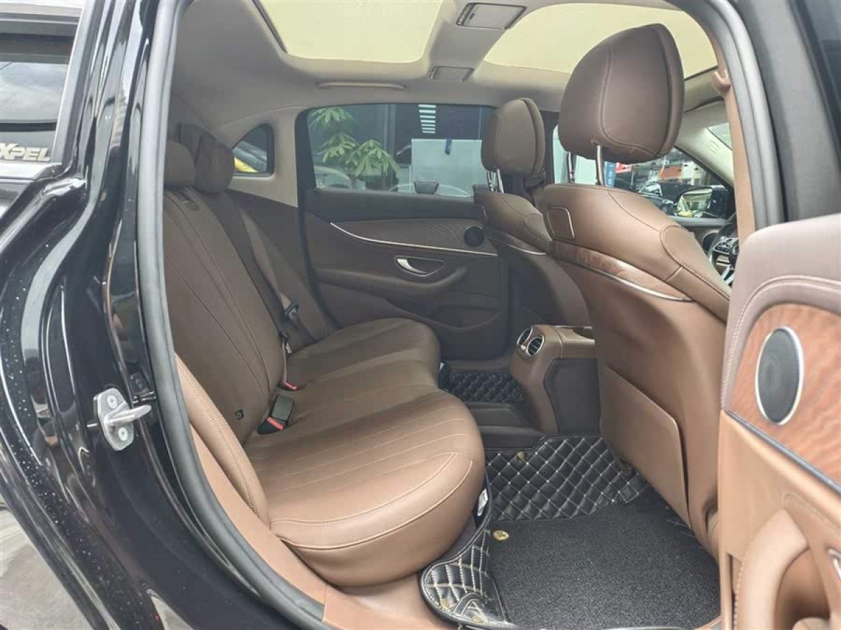 奔馳 奔馳E級  2020款 改款 E 300 L 時尚型圖片