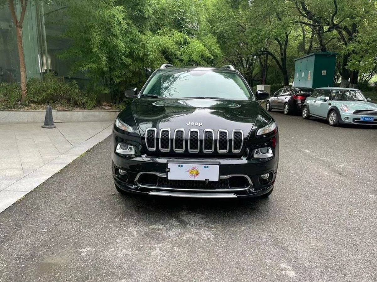 Jeep 自由光  2017款 2.4L 优越版图片