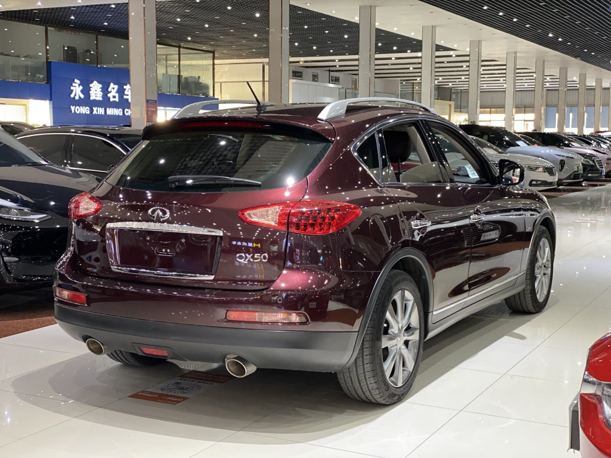 英菲尼迪 QX50  2013款 2.5L 兩驅(qū)優(yōu)雅版圖片