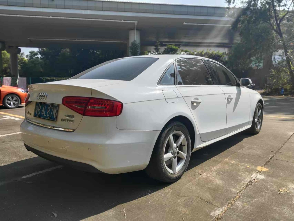 奧迪 奧迪A4L  2015款 35 TFSI 自動標(biāo)準(zhǔn)型圖片