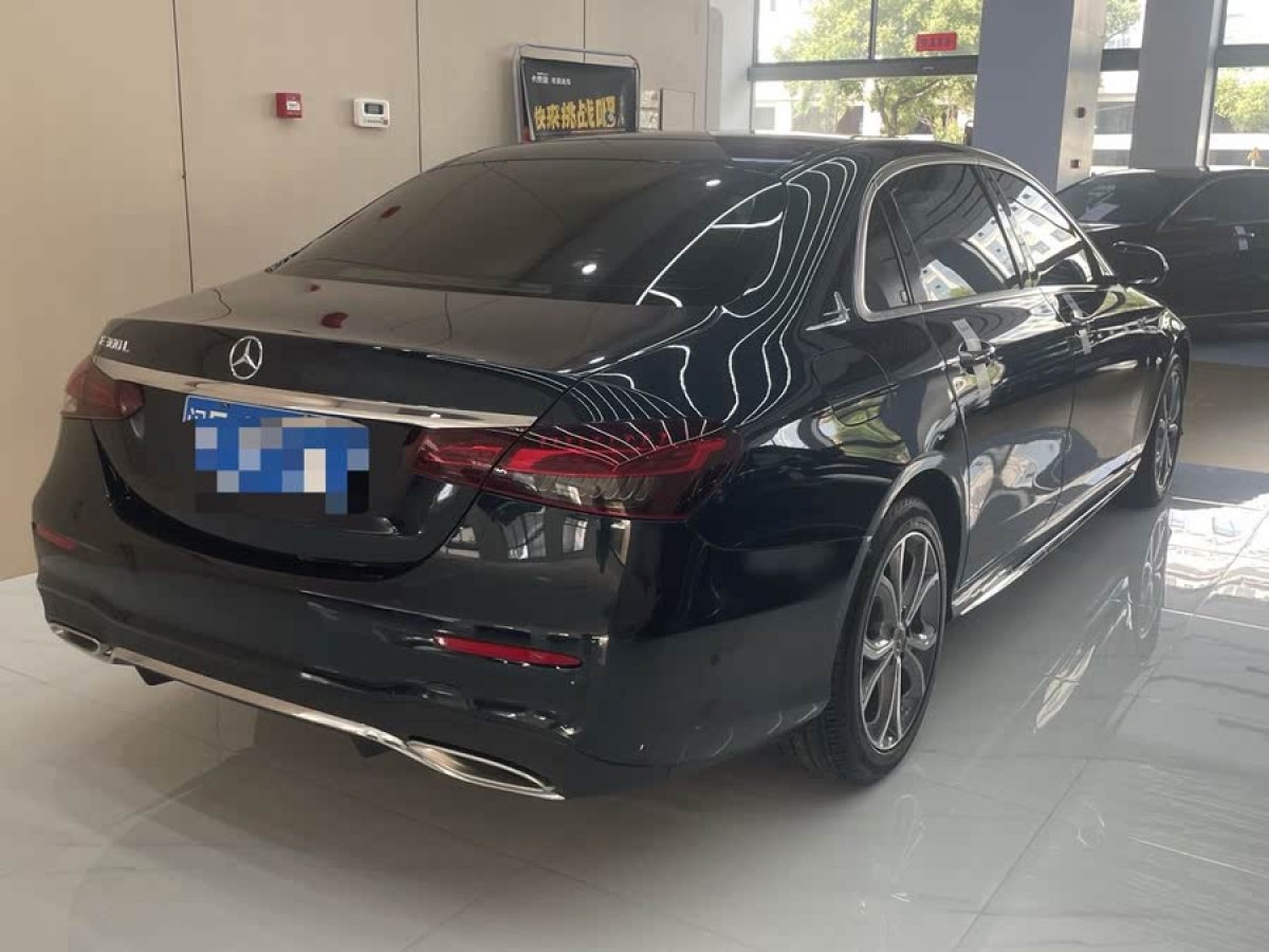 奔馳 奔馳E級(jí)  2021款 改款 E 300 L 運(yùn)動(dòng)豪華型圖片