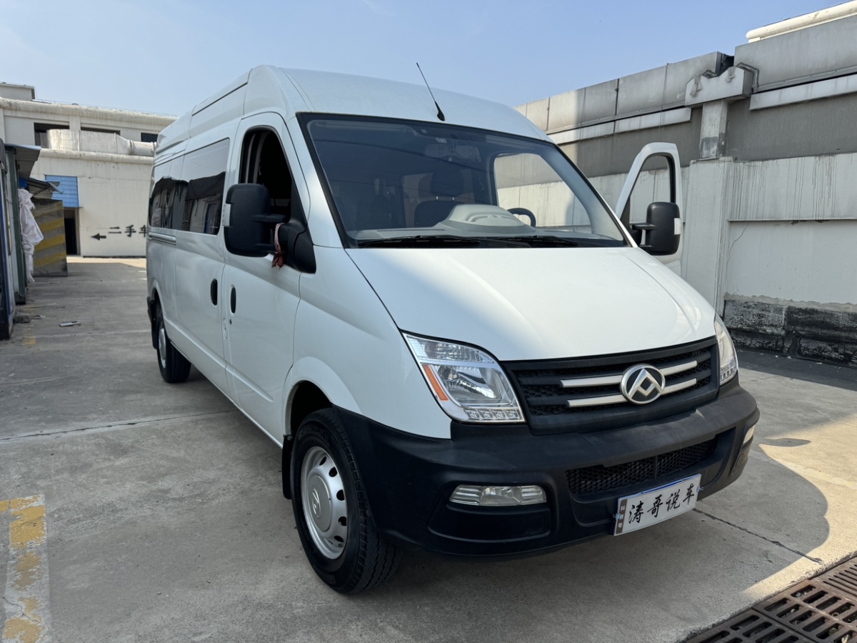 上汽大通 V80  2019款 2.5T經(jīng)典款AMT傲運通長軸中頂10座圖片