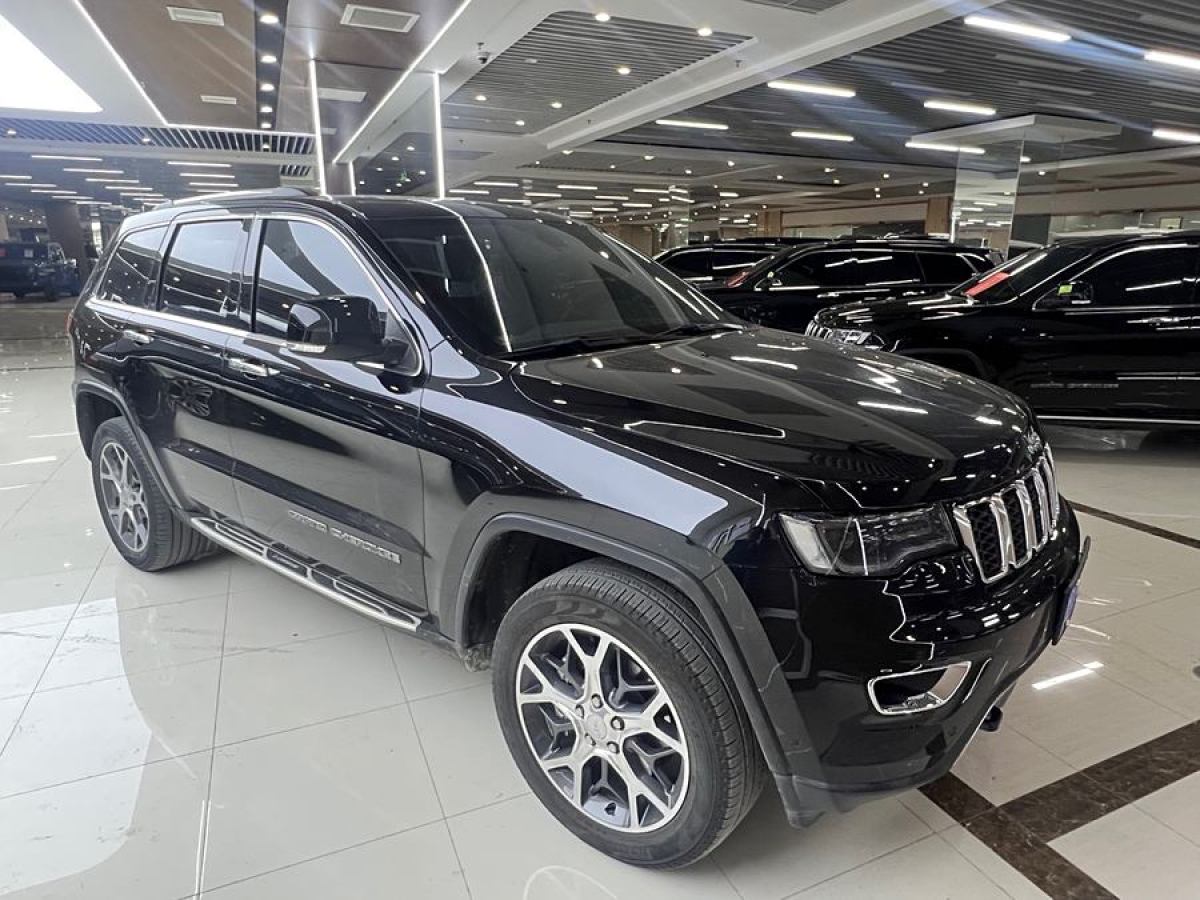 Jeep 大切諾基  2019款 3.0L 精英導(dǎo)航版圖片