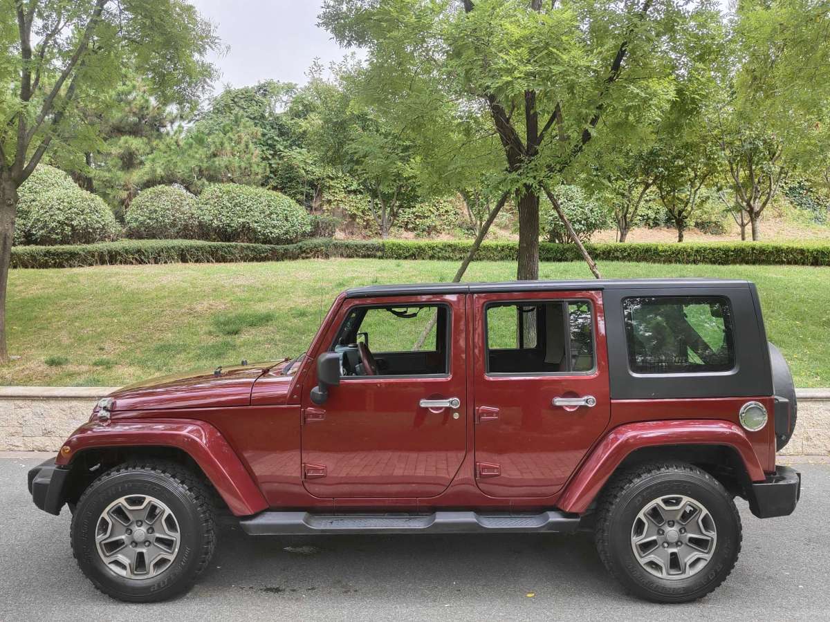 Jeep 牧馬人  2010款 3.8L Sahara 四門版圖片