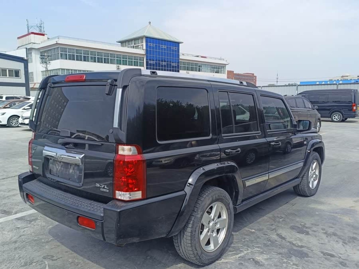 Jeep 指揮官經(jīng)典  2008款 5.7 HEMI圖片