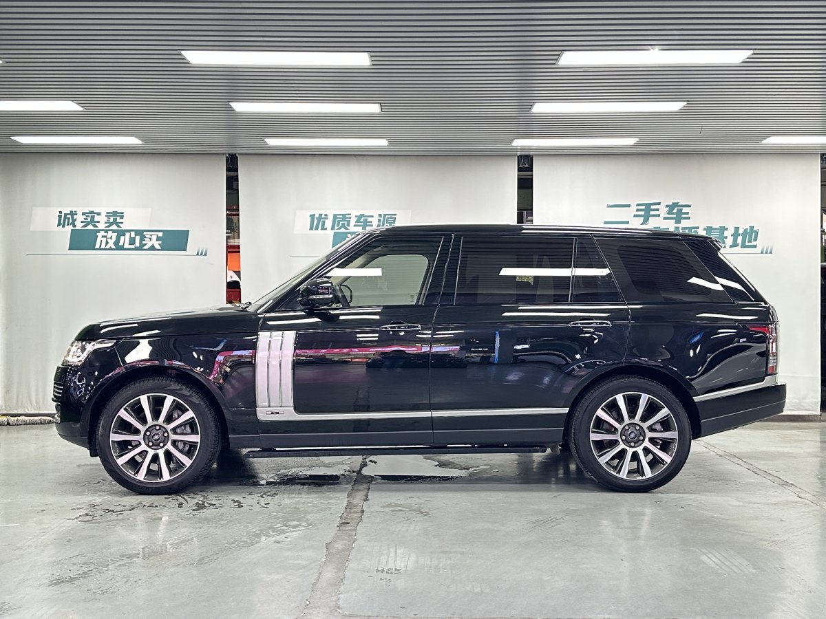 路虎 攬勝  2016款 3.0 V6 SC Vogue SE 創(chuàng)世加長(zhǎng)版圖片