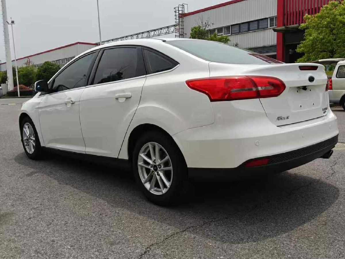 福特 福克斯  2015款 三廂 1.6L 自動舒適型圖片
