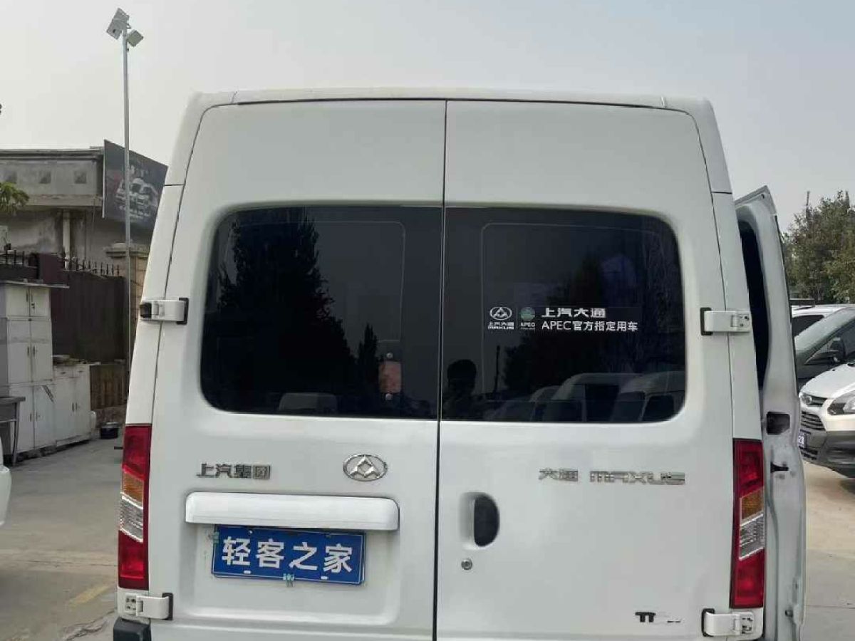 2015年6月上汽大通 V80  2015款 EV80 客運(yùn)長(zhǎng)軸中頂