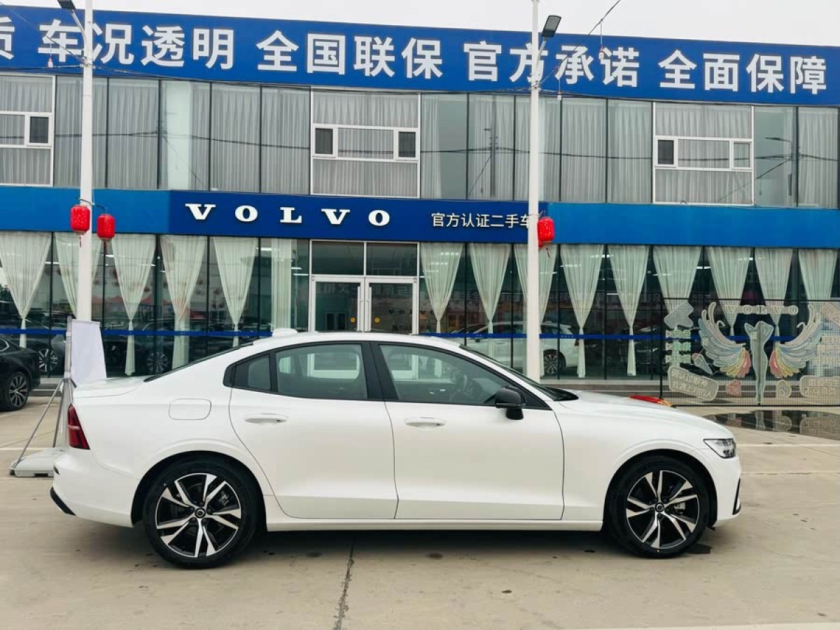 沃爾沃 S60L  2024款 B5 智雅運(yùn)動(dòng)版圖片