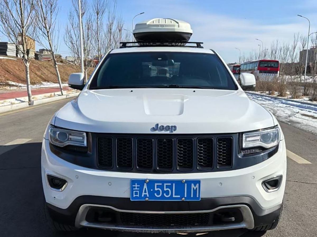 Jeep 大切諾基  2014款 3.0L 舒享導(dǎo)航版圖片