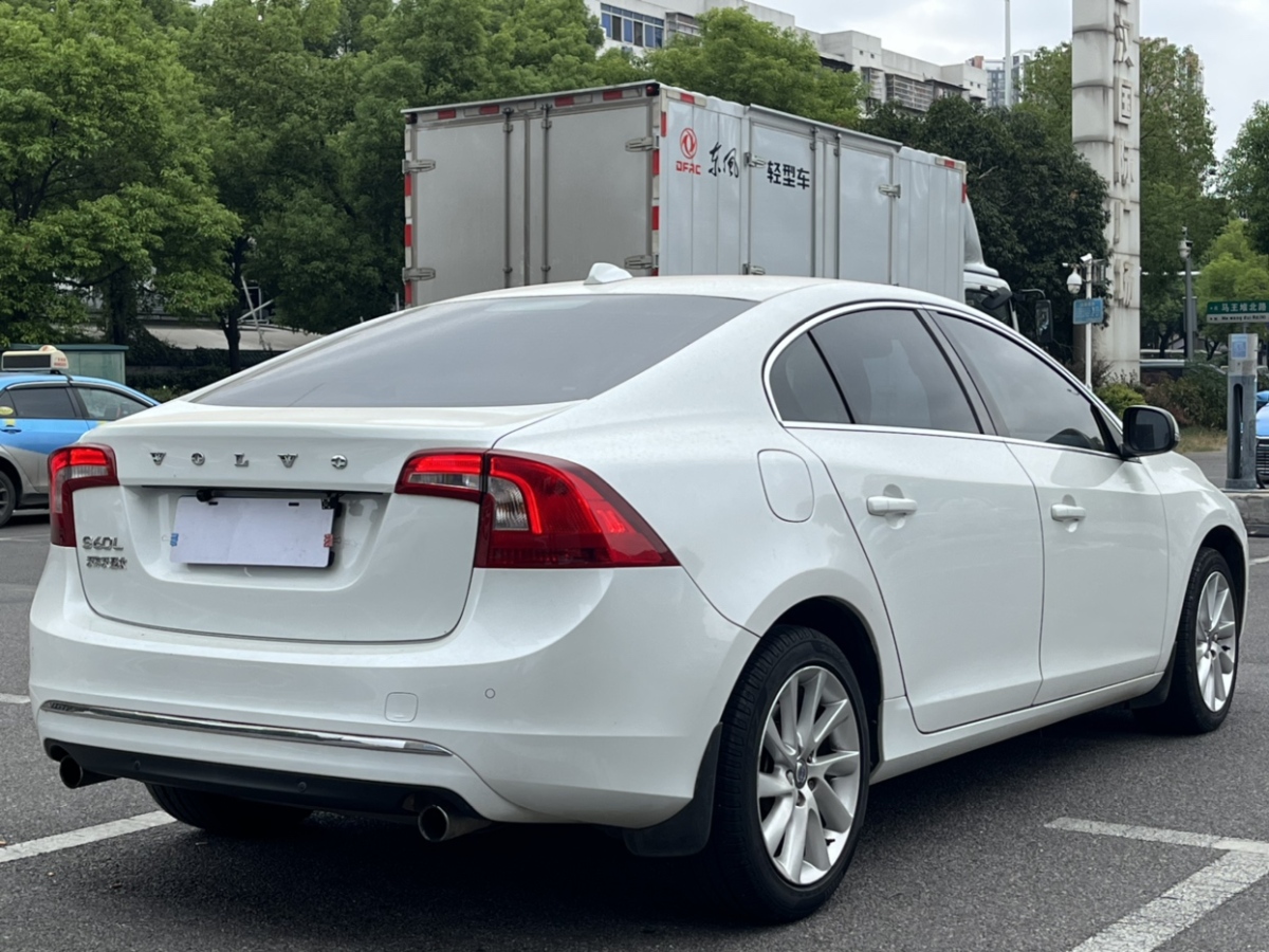 2015年5月沃爾沃 S60L  2015款 2.0T 智遠(yuǎn)版