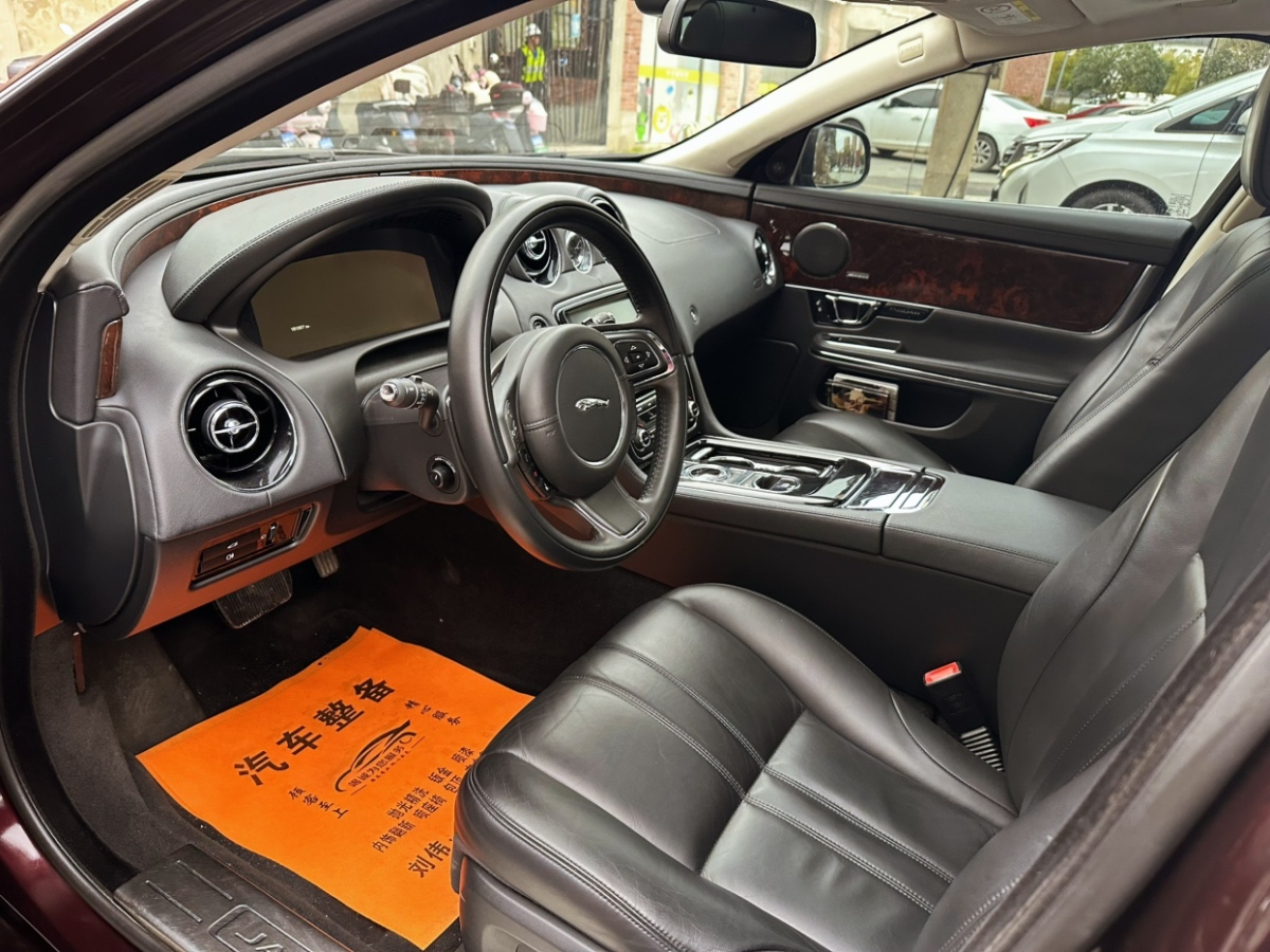 捷豹 XJ  2015款 XJL 3.0 SC 典雅商務(wù)80周年典藏版圖片