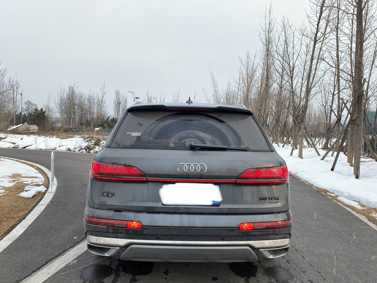 奧迪 奧迪Q7  2024款 55 TFSI quattro S line運(yùn)動(dòng)型圖片