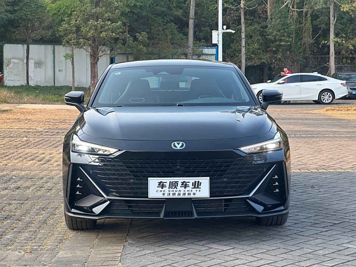 長(zhǎng)安 長(zhǎng)安UNI-V  2023款 1.5T 尊貴型圖片