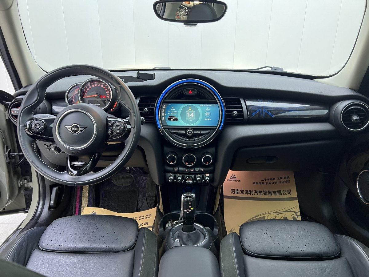 MINI MINI  2018款 1.5T COOPER 藝術(shù)家 五門(mén)版圖片