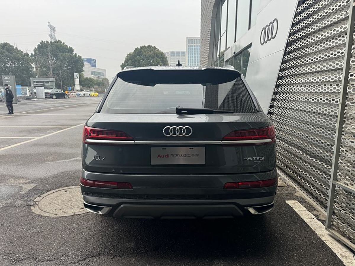 奧迪 奧迪Q7  2024款 55 TFSI quattro S line運(yùn)動(dòng)型圖片