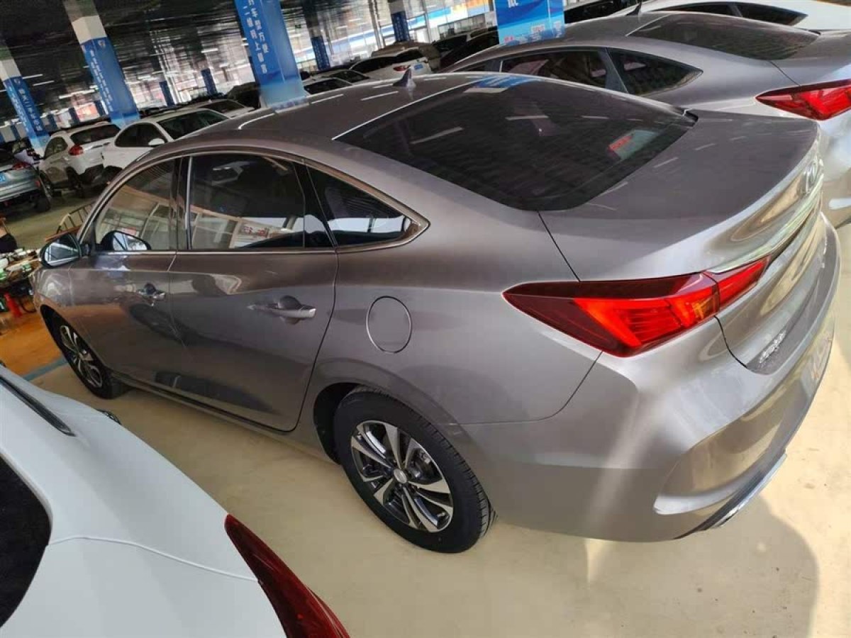 長安 逸動  2020款 PLUS 藍(lán)鯨NE 1.4T GDI DCT尊貴型圖片