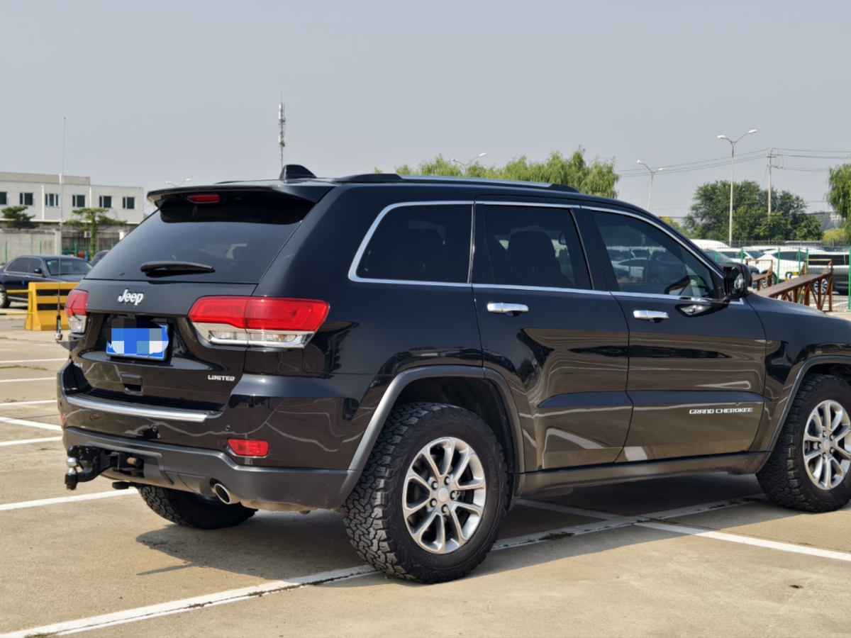 Jeep 大切諾基  2014款 3.0L 舒享導(dǎo)航版圖片