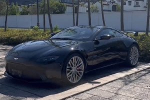 V8 Vantage 阿斯頓·馬丁 4.0T V8 Coupe