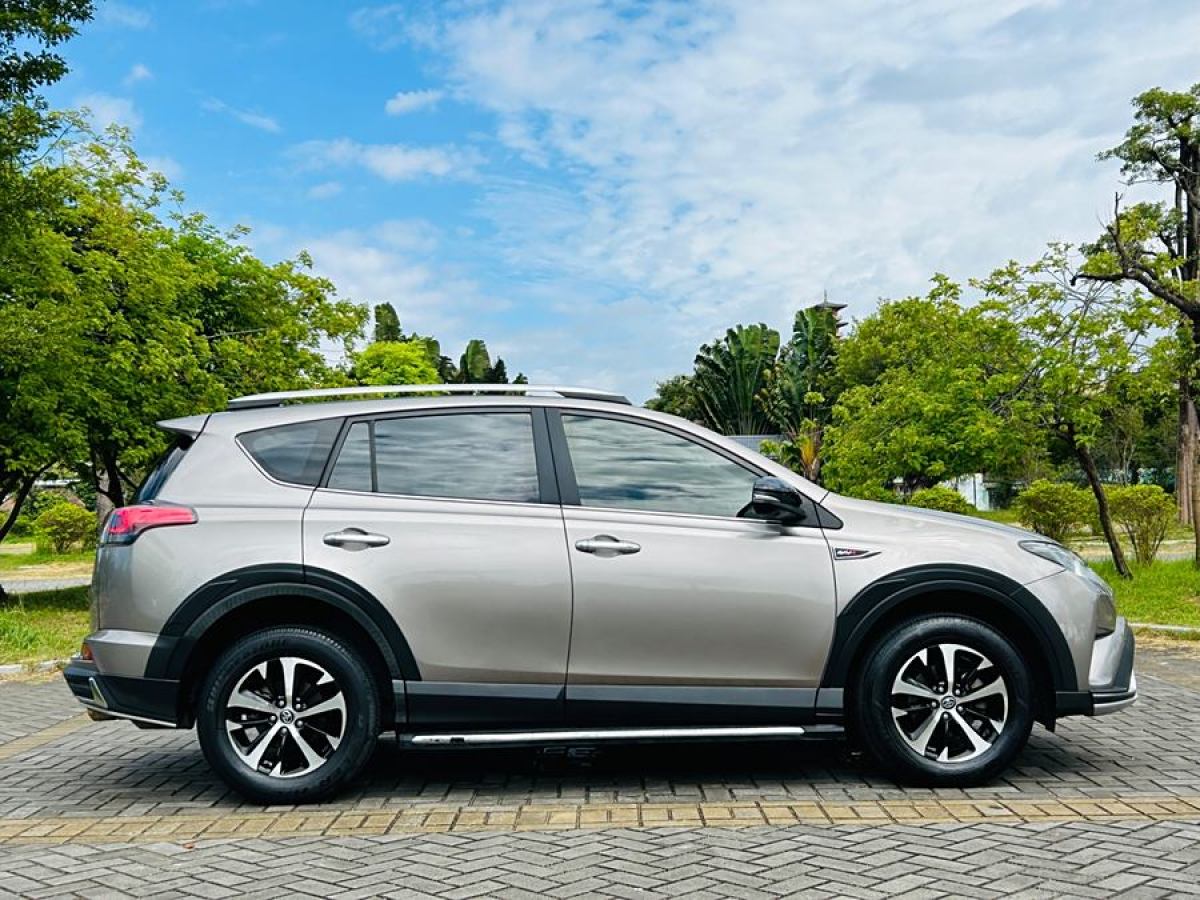 豐田 RAV4榮放  2018款 2.0L CVT兩驅(qū)風(fēng)尚X版圖片