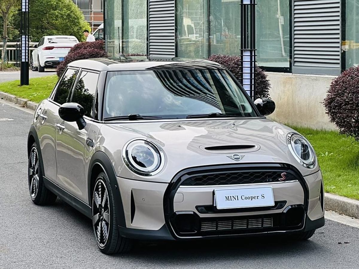 MINI MINI  2022款 2.0T COOPER S 藝術(shù)家 五門(mén)版圖片