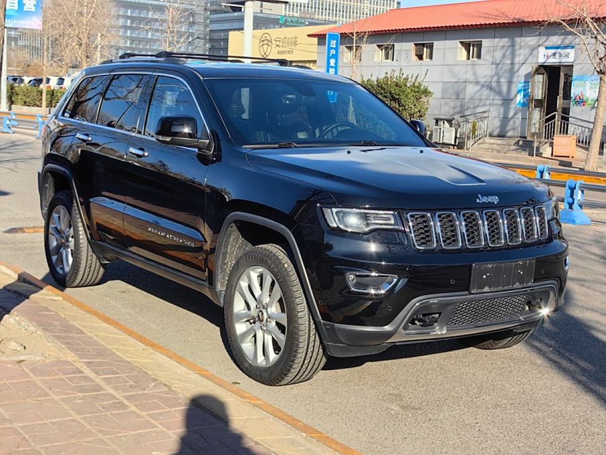 Jeep 大切諾基  2017款 3.0L 精英導(dǎo)航版圖片