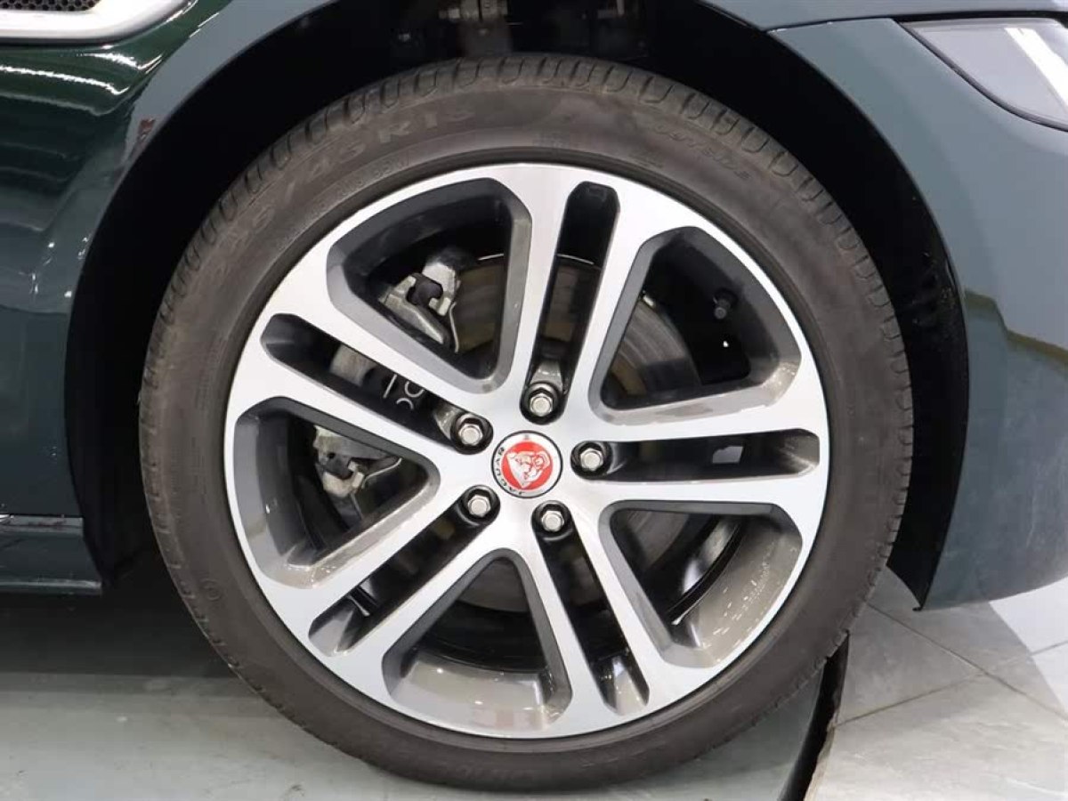 捷豹 XEL  2022款 2.0T 250PS R-DYNAMIC S進(jìn)取運(yùn)動(dòng)版圖片