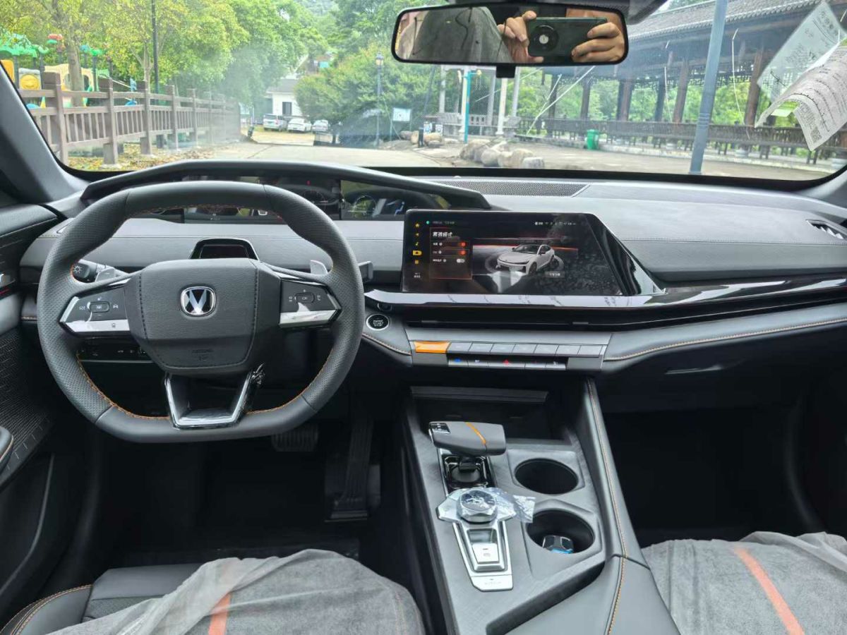 長安 長安UNI-Z  2025款 1.5T 尊貴型圖片