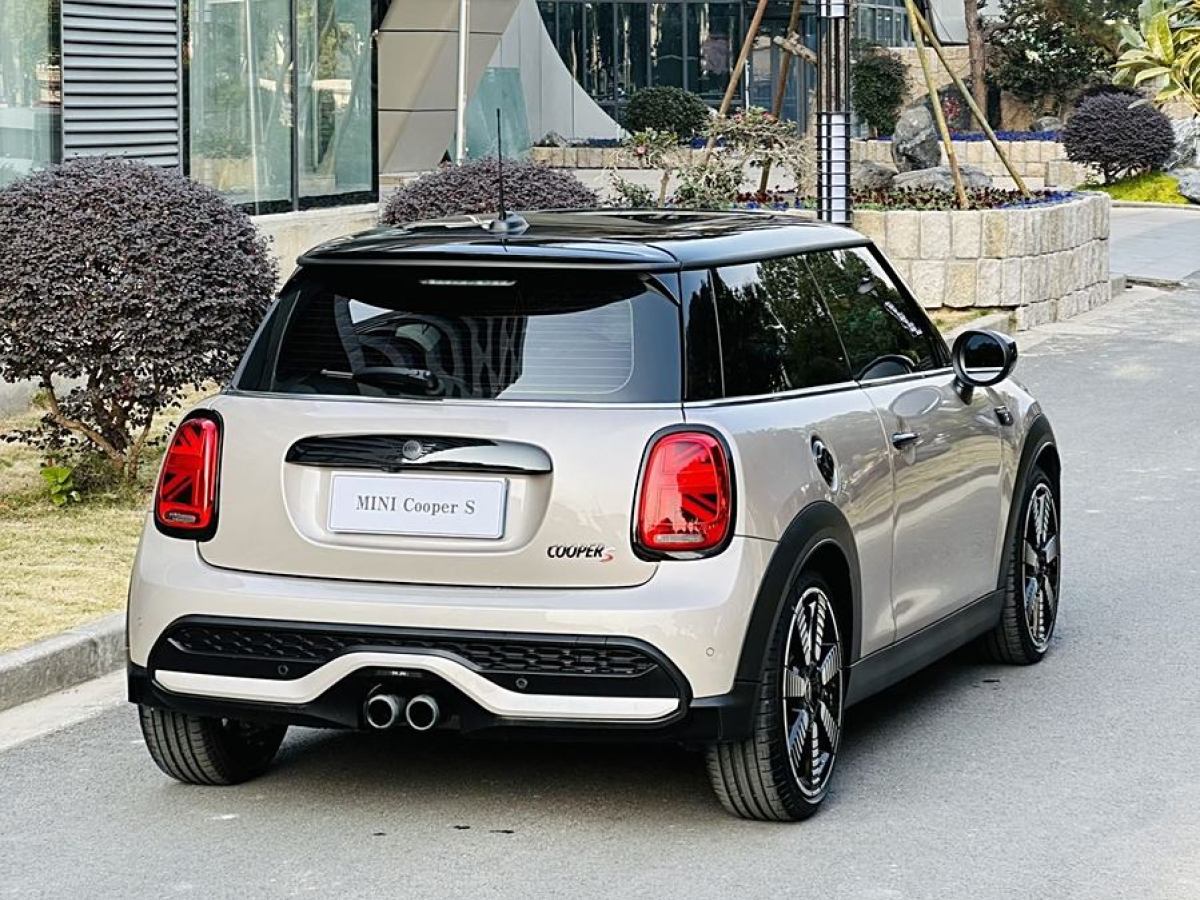 MINI MINI  2023款 改款 2.0T COOPER S 藝術(shù)家圖片