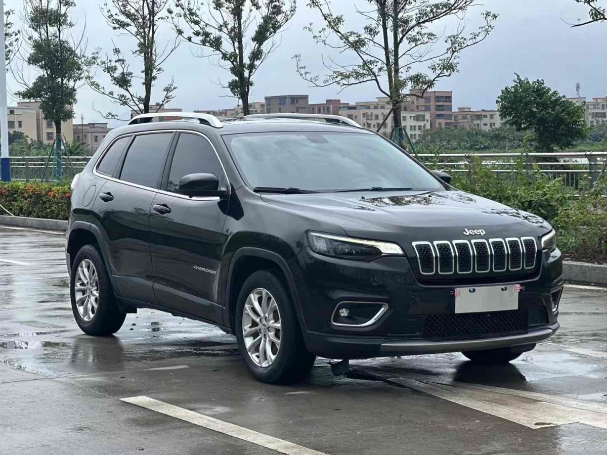 Jeep 自由光  2017款 2.0L 優(yōu)越版圖片