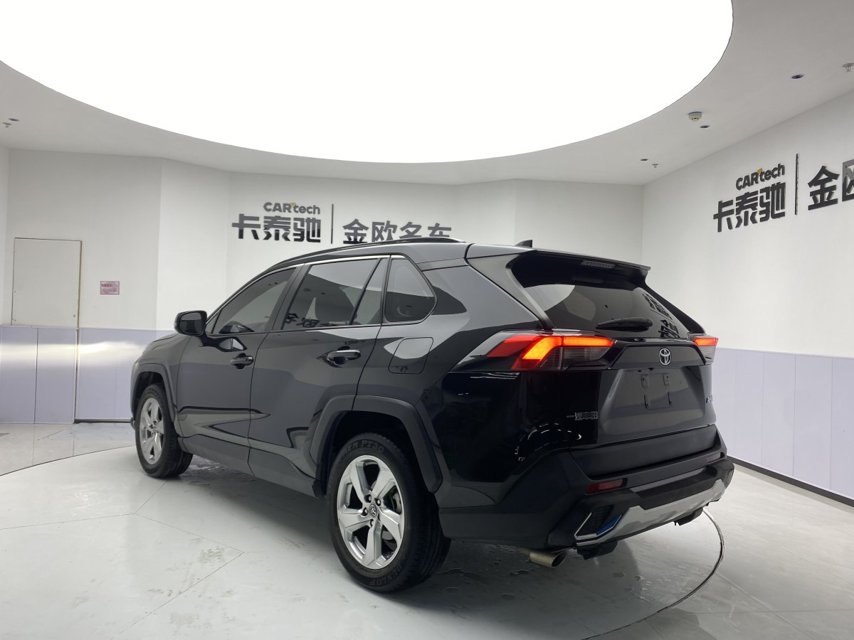 2021年5月豐田 RAV4  2018款 榮放 2.0L CVT兩驅(qū)風(fēng)尚版