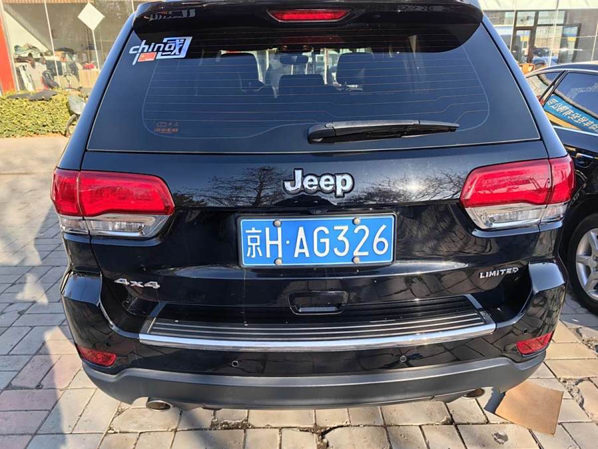 Jeep 大切諾基  2017款 3.0L 舒享導(dǎo)航版圖片