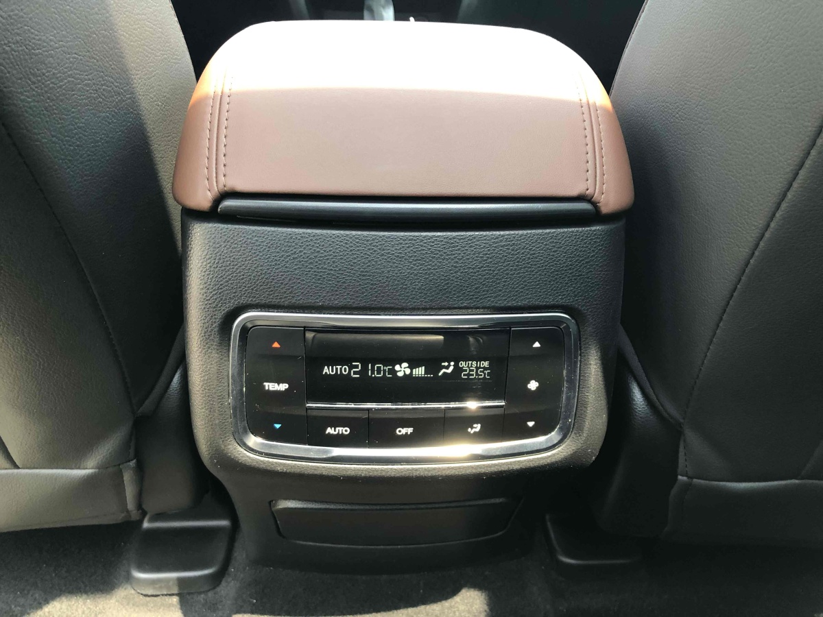 2018年10月廣汽傳祺 GS8  2017款 320T 兩驅(qū)豪華智聯(lián)版