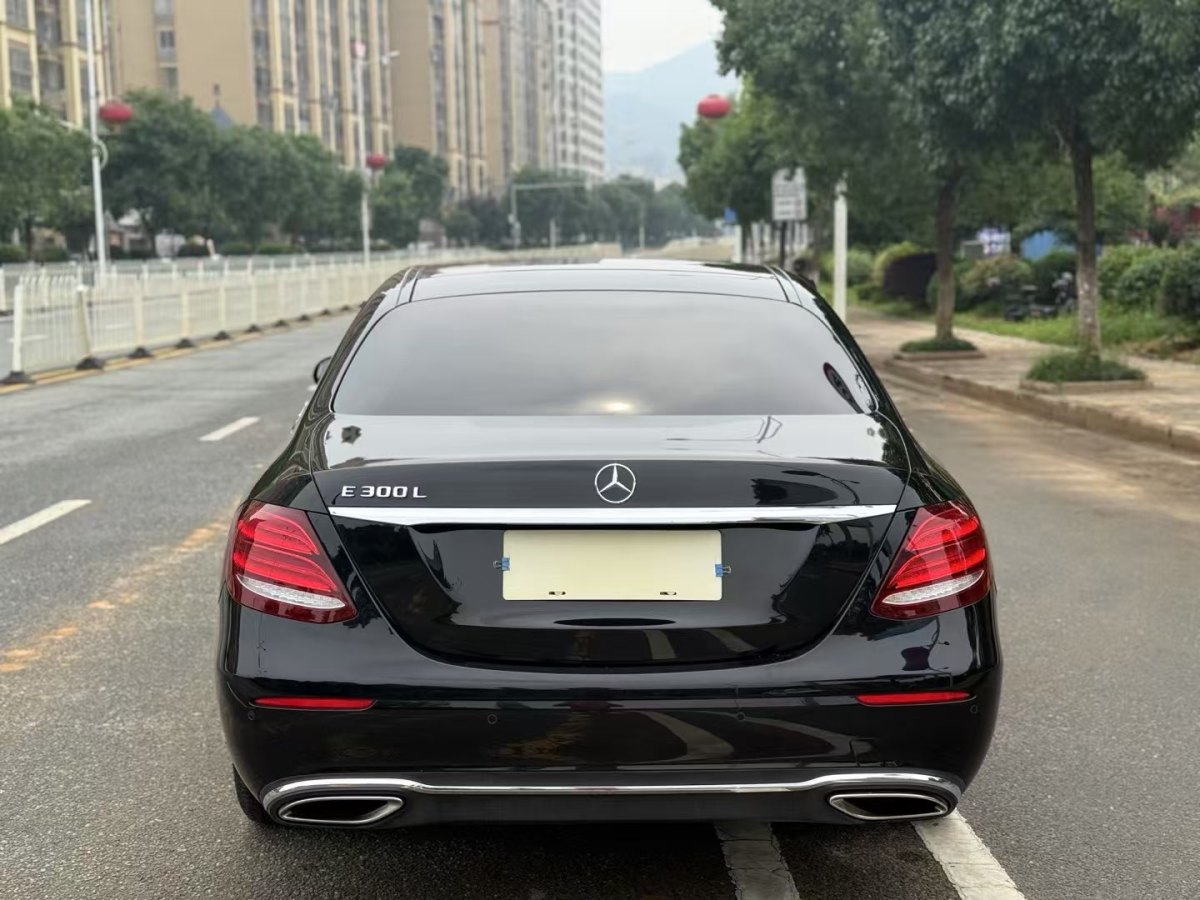 奔馳 奔馳E級(jí)  2018款 改款 E 300 L 豪華型圖片