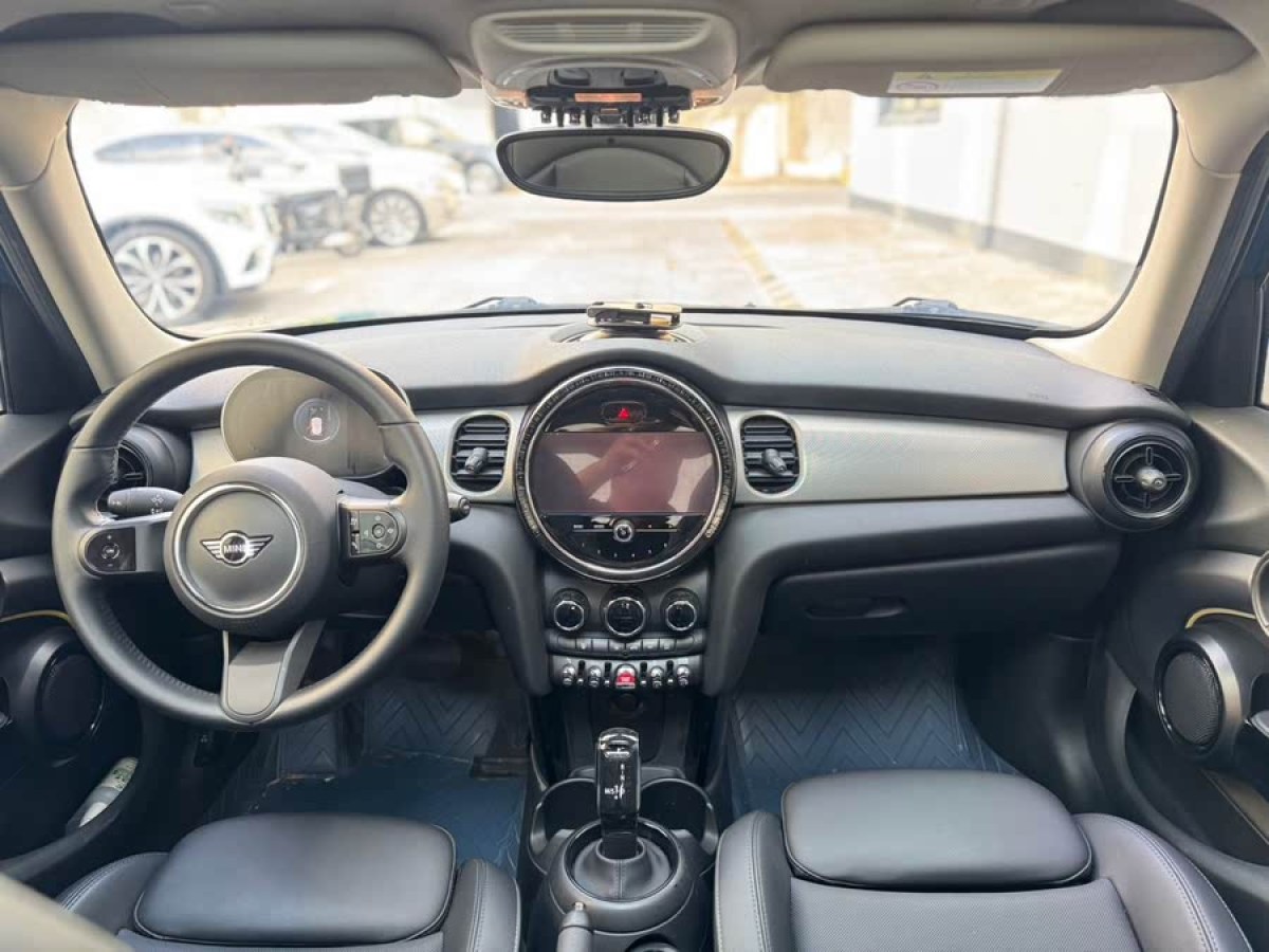 MINI MINI  2022款 改款 1.5T COOPER 經(jīng)典派 五門版圖片