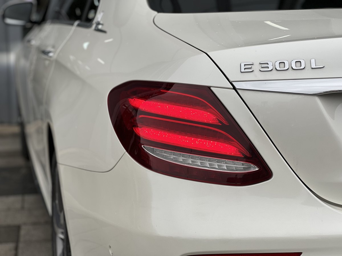 奔驰 奔驰E级  2016款 E 300 L 时尚型图片