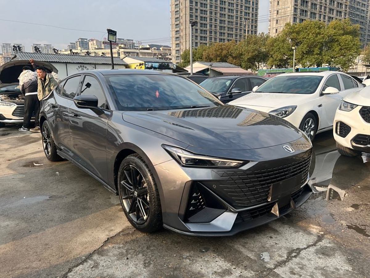 長安 長安UNI-V  2022款 1.5T 尊貴型圖片