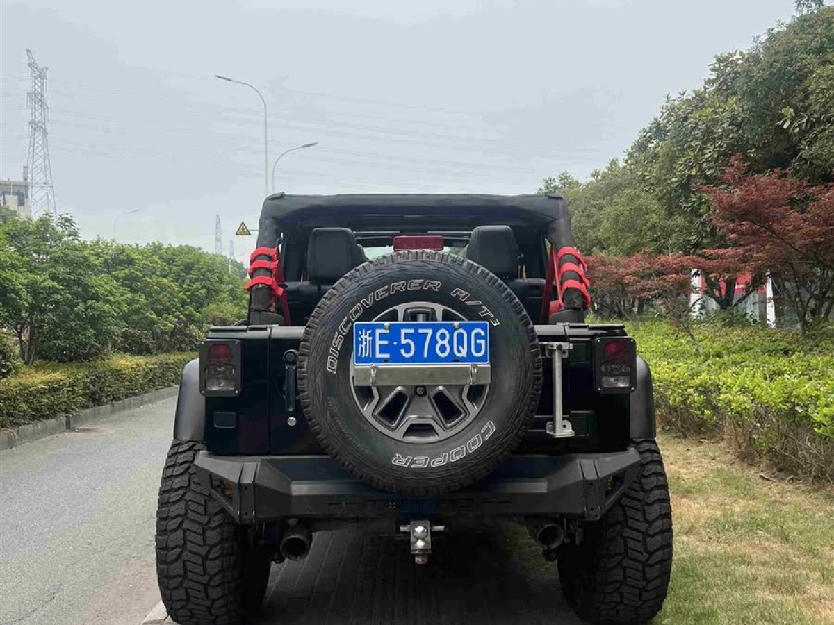 Jeep 牧馬人  2017款 3.0L Sahara 四門舒享版圖片