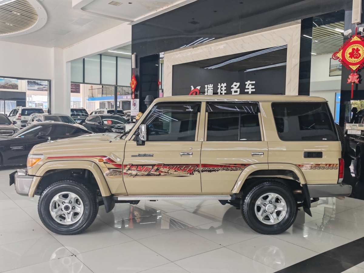 豐田 酷路澤70系列 2023款 酷路澤70系 4.0L LC76 汽油 絲絨 鋁輪 絞盤 涉水(中東)圖片