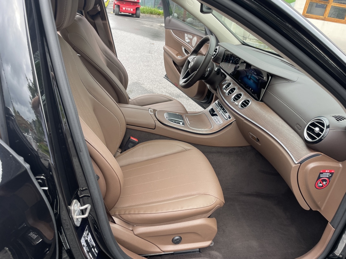 奔馳 奔馳E級(jí)  2023款 E 300 L 豪華型圖片