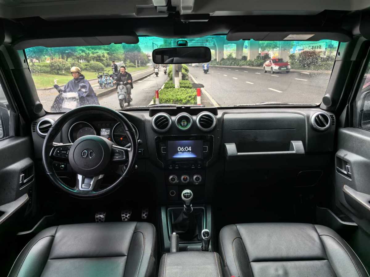 北京 BJ40  2018款 40L 2.0T 手动柴油四驱尊贵版图片