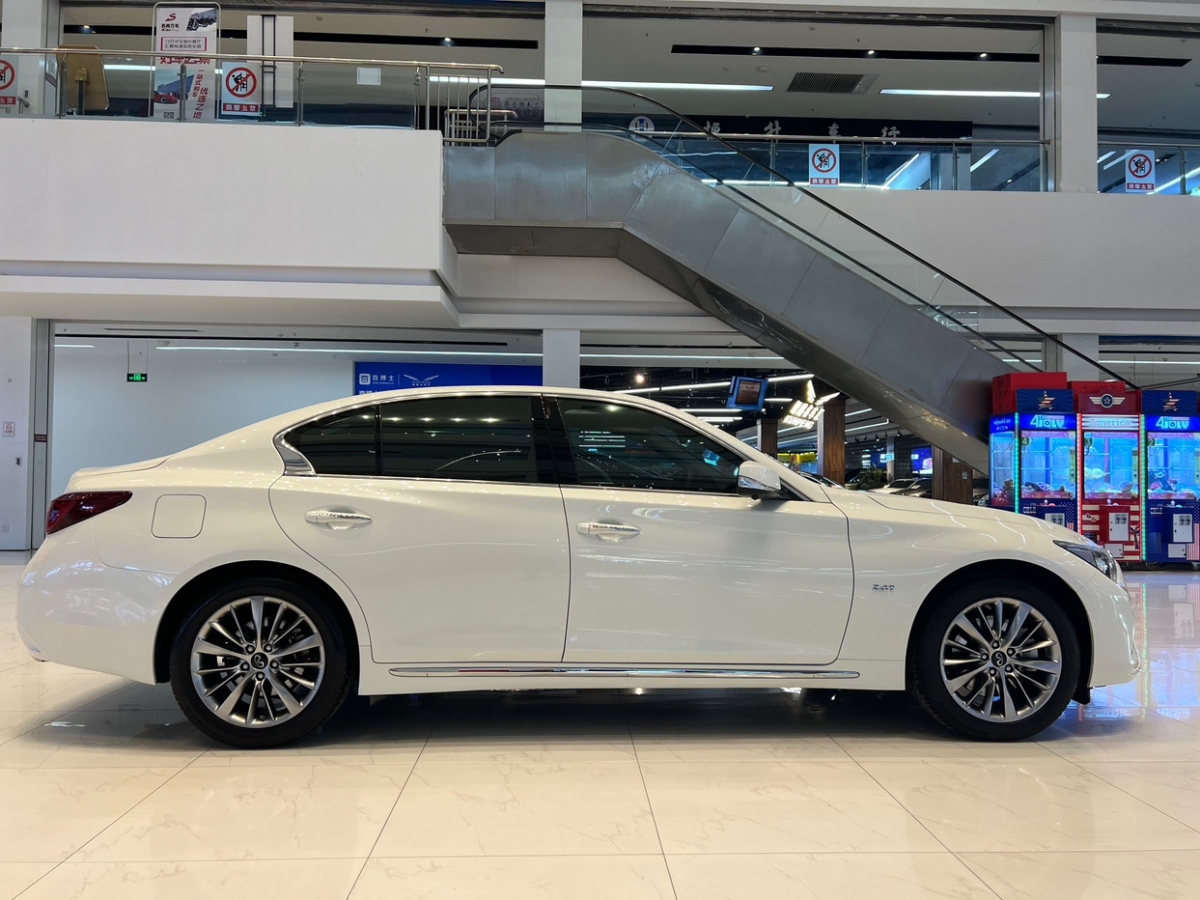 英菲尼迪 Q50L  2021款 2.0T 进享版图片